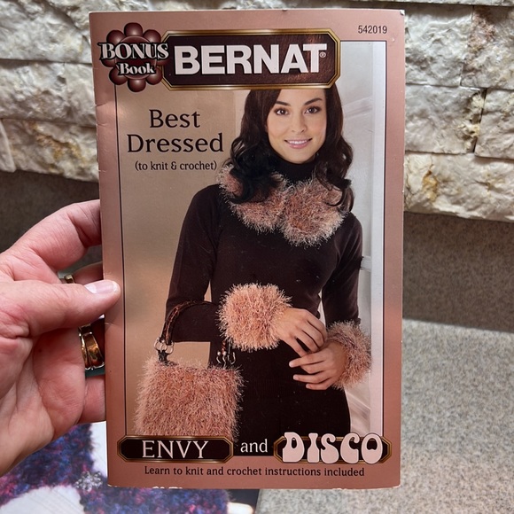 Lot of 4 Knitting and Crochet magazines/books Leisure Arts educational booklets - Picture 8 of 9